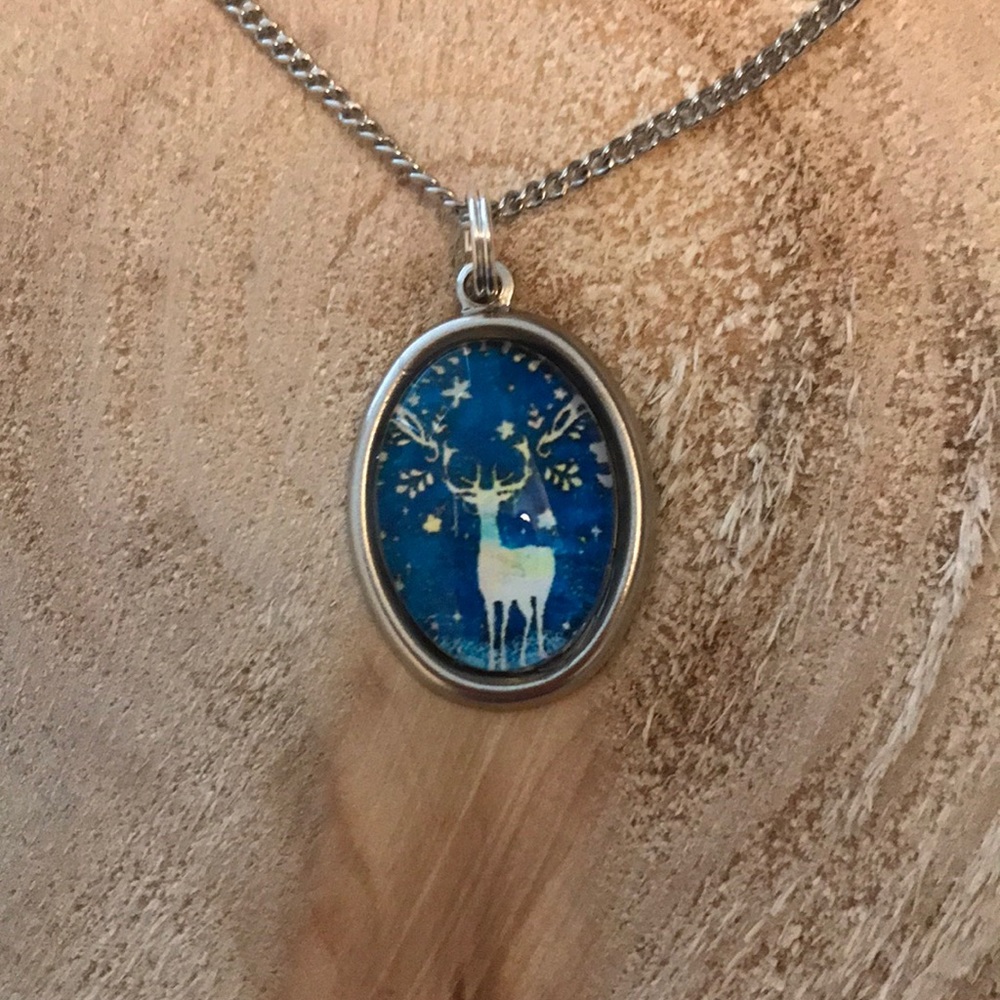Blue Buck Simple Frame Cameo Necklace